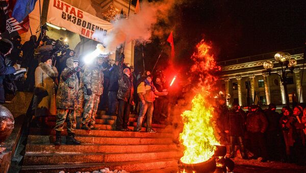 Nacionalistas ucranianos celebram o terceiro aniversário do início dos protestos do Maidan, que, através de violentos combates às forças governamentais, foram responsáveis pela mudança do poder na Ucrânia - Sputnik Brasil