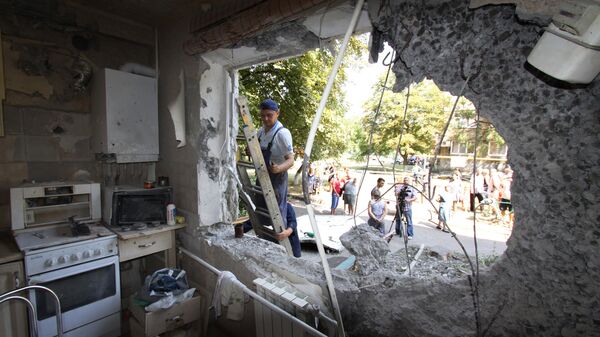 Um apartamento no prédio de 5 andares quase destruido por ataques aéreos das Forças Armadas da Ucrânia, em Yasinovataya, Donbass. - Sputnik Brasil