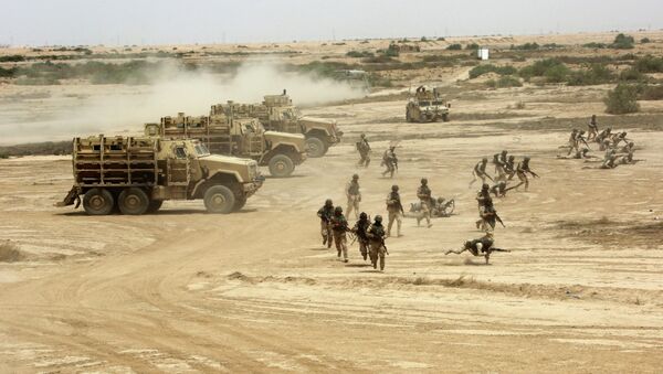 Iraqi, US and Spanish soldiers participate in a training mission outside Baghdad, Iraq - Sputnik Brasil