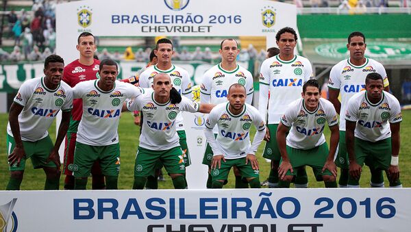 Jogadores da equipe Chapecoense posam para a foto antes do jogo contra o clube América Mineiro em Chapecó, Brasil, maio de 2016 - Sputnik Brasil
