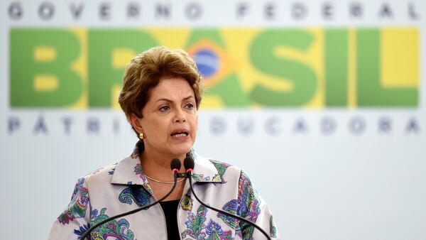 Dilma Rousseff, presidente do Brasil, discursa em Brasília - Sputnik Brasil