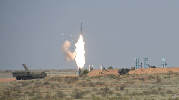 Sistema de mísseis S-300 durante o concurso internacional Chaves do céu no polígono Ashuluk, região de Asrakhan, Rússia (foto de arquivo) - Sputnik Brasil