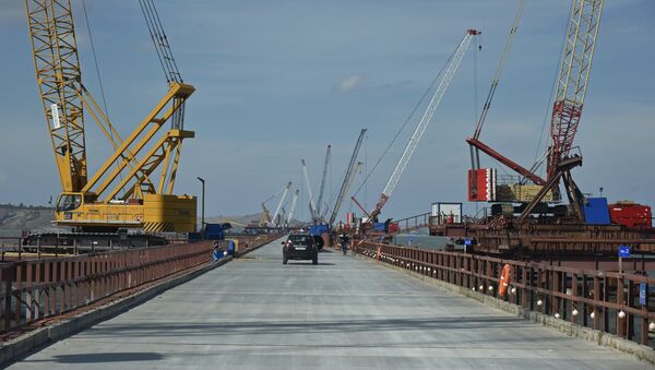 A construção da ponte da Crimeia cumpre os prazos previstos, disse Vladimir Putin em 1 de dezembro de 2016 - Sputnik Brasil