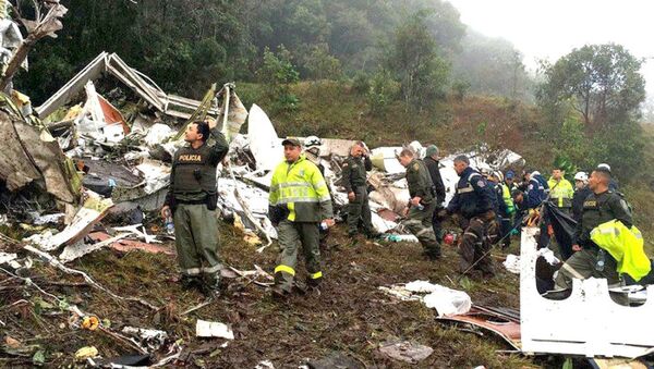 Investigações do acidente com o avião que levava o time da Chapecoense apontam falta de combustível - Sputnik Brasil