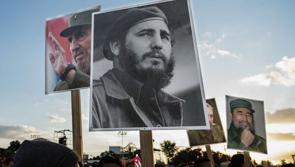 População homenageia líder cubano na cerimônia fúnebre - Sputnik Brasil