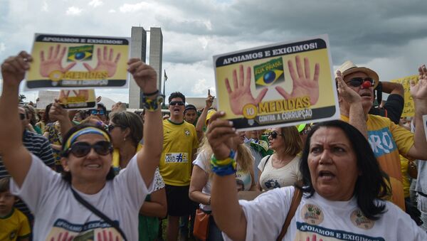 Manifestação em Brasília em defesa da Operação Lava Jato - Sputnik Brasil