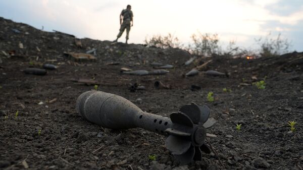Projétil no posto de controle Dolzhansky na fronteira da região de Lugansk da Ucrânia com a Rússia (foto de arquivo) - Sputnik Brasil