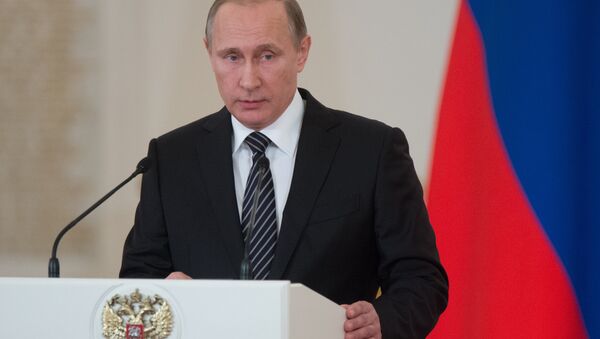 O presidente russo, Vladimir Putin apresentou condecorações para os militares que participaram nas operações anti-terroristas na Síria - Sputnik Brasil