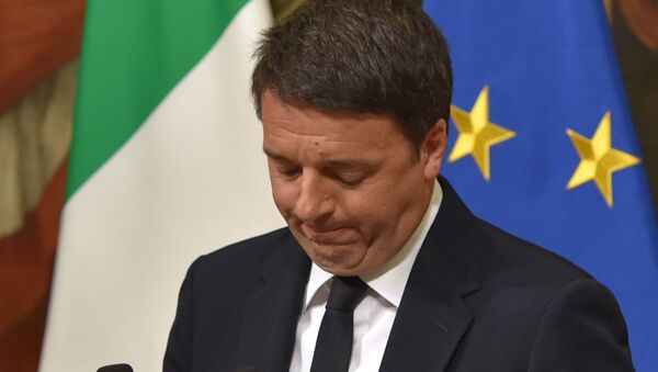 O primeiro-ministro da Itália, Matteo Renzi, durante coletiva de imprensa no Palazzo Chigi para anunciar sua renúncia, em 5 de dezembro de 2016 - Sputnik Brasil