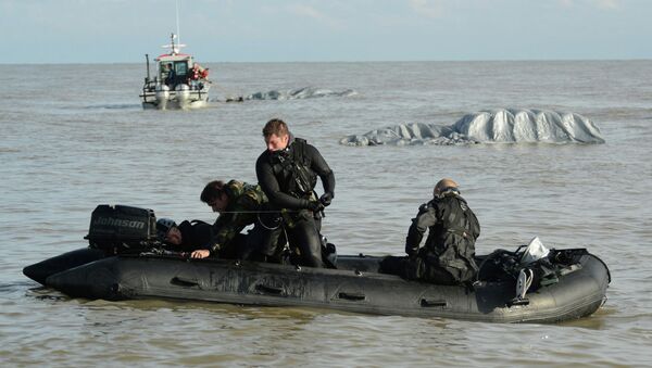 Navy SEALs (as equipes Mar, Ar e Terra das Forças Armadas dos EUA), unidades de elite com ótimo treinamento - Sputnik Brasil