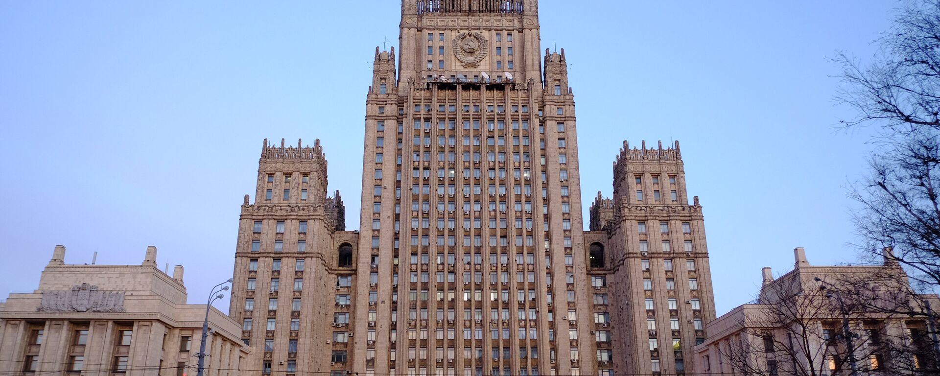 O edifício do Ministério das Relações Exteriores russo na Praça Smolenskaya-Sennaya, em Moscou - Sputnik Brasil, 1920, 25.02.2022