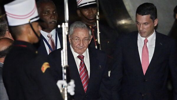 O presidente de Cuba, Raúl Castro, chega à Cidade do Panamá em 9 abril de 2015 para participar da Cúpula das Américas pela primeira vez - Sputnik Brasil