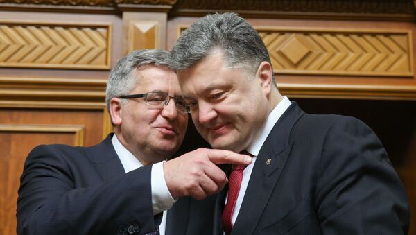 Pyotr Poroshenko e Bronislaw Komorowski em reunião no parlamento da Ucrânia - Sputnik Brasil