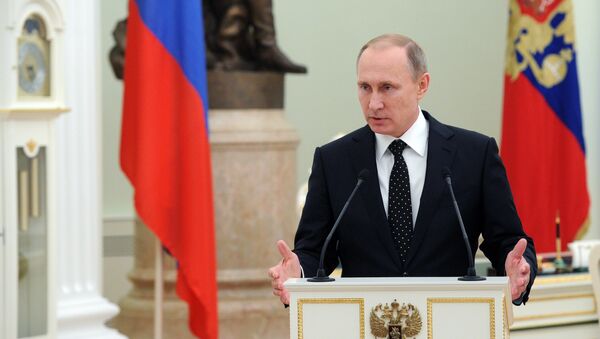 O presidente russo, Vladimir Putin, condecorou com ordens os militares russos que participaram na operação na Síria - Sputnik Brasil