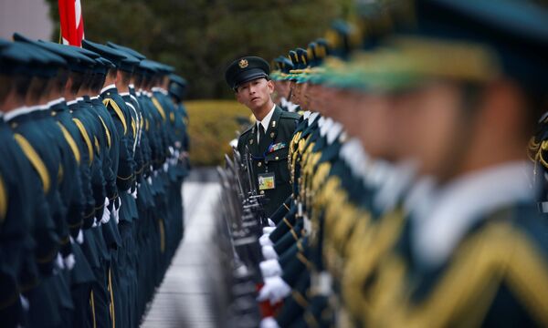 Guarda de honra das tropas de autodefesa do Japão se prepara para o encontro do ministro da Defesa japonês e secretário de Defesa dos EUA, Ashton Carter - Sputnik Brasil