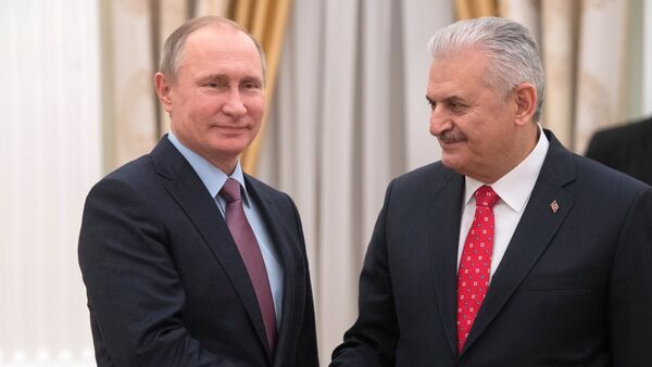 Presidente russo Vladimir Putin durante o encontro com o primeiro-ministro turco Binali Yildirim. 6 de dezembro, 2016 - Sputnik Brasil