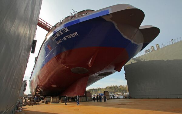 O lançamento do quebra-gelo Vladivostok, mais potente na Rússia - Sputnik Brasil