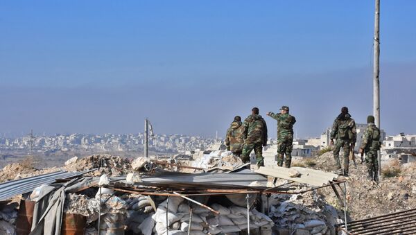 Syrian pro-government forces patrol Aleppo's Sheikh Saeed district, on December 12, 2016, after troops retook the area from rebel fighters - Sputnik Brasil