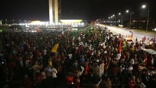 Protestos risco político - Sputnik Brasil