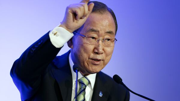 O secretário-geral da ONU, Ban Ki-Moon discursa durante uma conferência sobre mudanças climáticas COP21 em Paris - Sputnik Brasil