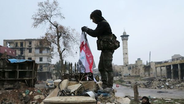 Militares no bairro libertado de Aleppo oriental - Sputnik Brasil