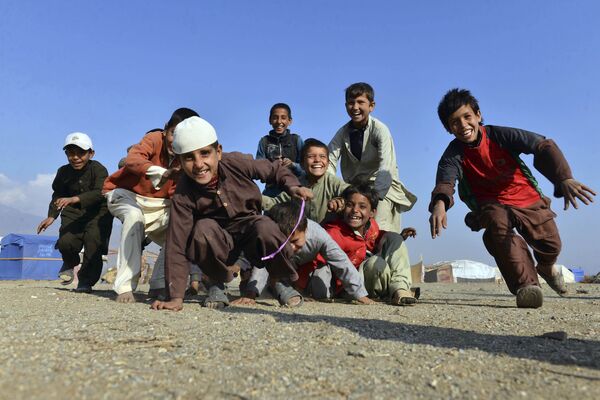 Crianças afegãs em Jalalabad - Sputnik Brasil