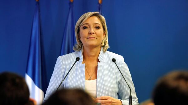 Marine Le Pen, a líder do partido político francês de Frente Nacional falando sobre os resultados das eleições dos EUA em Nanterre, França, 9 de novembro de 2016 - Sputnik Brasil