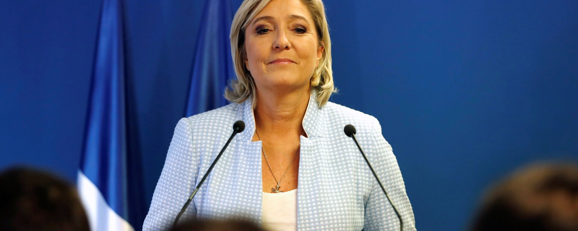 Marine Le Pen, a líder do partido político francês de Frente Nacional falando sobre os resultados das eleições dos EUA em Nanterre, França, 9 de novembro de 2016 - Sputnik Brasil, 1920, 17.04.2022