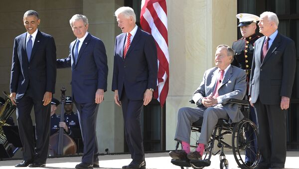 Presidentes dos EUA, Barack Obama, George W. Bush, Bill Clinton, George H.W. Bush e Jimmy Carter na cerimónia perto de Centro presidencial de George W. Bush em Dallas, Texas, EUA, abril de 2013 - Sputnik Brasil