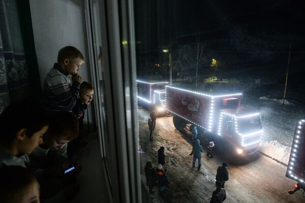 Carnaval natalino com caminhões de Coca-Cola na Rússia - Sputnik Brasil