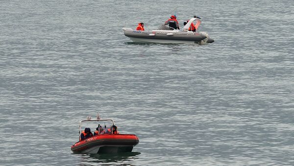 Barcos de resgate no local do acidente do Tu-154 - Sputnik Brasil