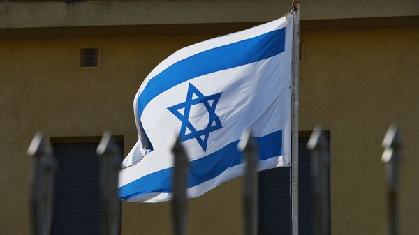 The flag on the premises of the Embassy of Israel in Moscow which has suspended its operations as the diplomats go on strike. - Sputnik Brasil