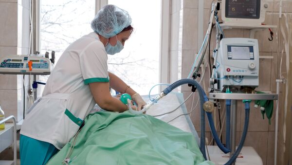 Pessoa intoxicada recebe tratamento em dos hospitais de Irkutsk, Rússia - Sputnik Brasil
