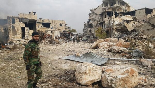 Soldado sírio em Aleppo libertada - Sputnik Brasil