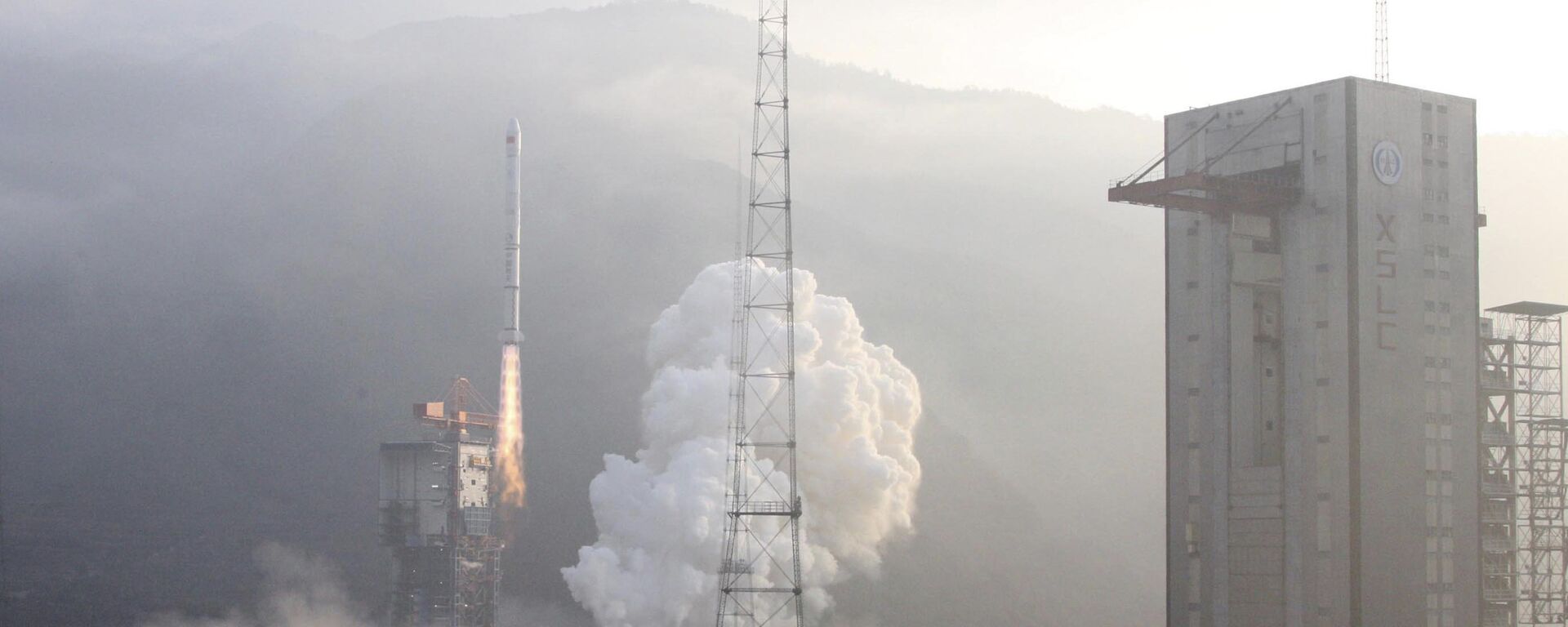 Satélites Gaojing-1 01 e Gaojing-1 02 são lançados do cosmódromo de Taiyuan, na província chinesa de Shanxi, por foguete espacial Longa Marcha 2D - Sputnik Brasil, 1920, 09.10.2022