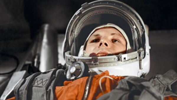 Piloto-cosmonauta Yuri Gagarin na cabine da nave espacial Vostok - Sputnik Brasil