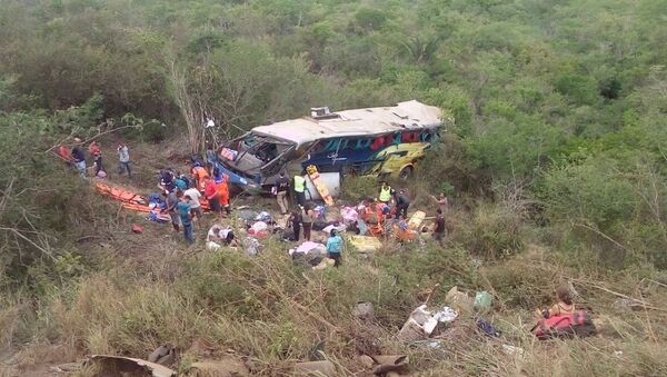Ônibus turístico caiu na BR-116, no sudeste da Bahia - Sputnik Brasil
