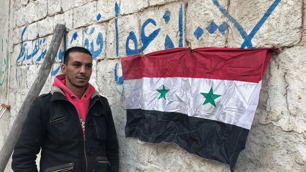 Um habitante de Aleppo oriental após seu bairro ter sido libertado - Sputnik Brasil