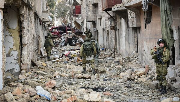 Militares russos em Aleppo recém-libertada - Sputnik Brasil