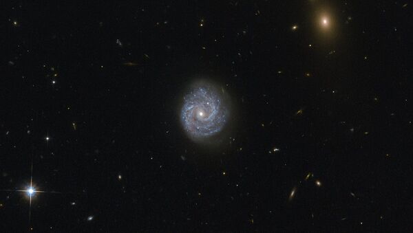 Galáxia na constelação de Virgo, imagem tirada pelo telescópio Hubble - Sputnik Brasil