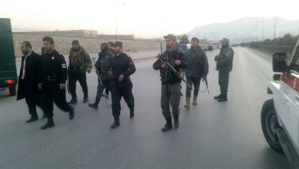 Policiais afegãos no local da explosão ocorrida em Cabul - Sputnik Brasil