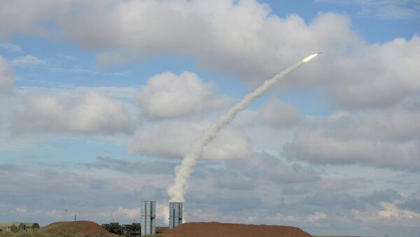 Sistema S-300 lança míssel - Sputnik Brasil
