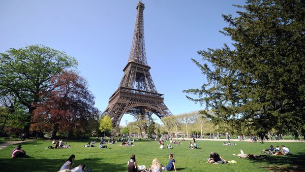 Torre Eiffel em Paris - Sputnik Brasil