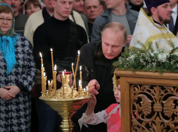 Vladimir Putin participa da missa de Natal Ortodoxo - Sputnik Brasil