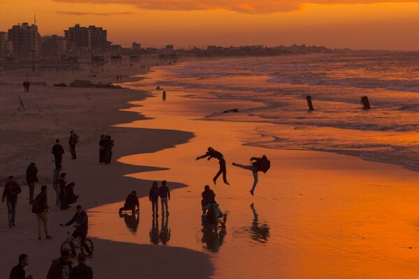 Pôr do Sol na praia de Gaza - Sputnik Brasil