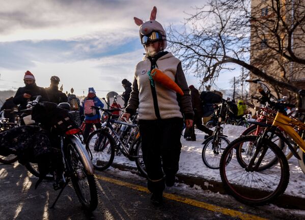Participantes da 2ª Parada Ciclista de Inverno de Moscou - Sputnik Brasil