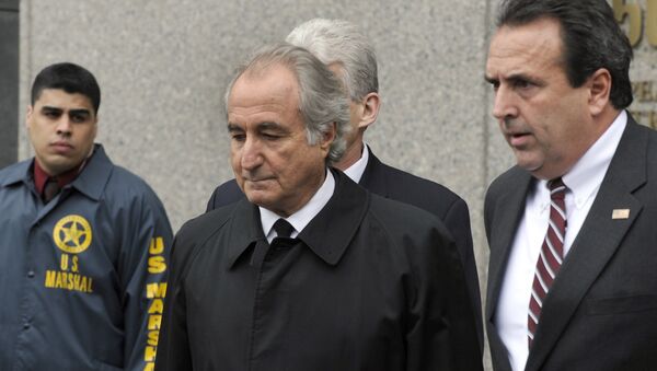 Financista Bernard Madoff deixa o Tribunal Federal dos EUA após uma audiência em 10 de março de 2009 em Nova York - Sputnik Brasil