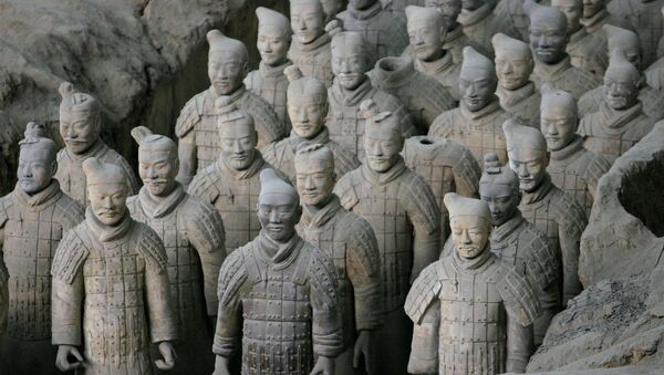 Esculturas do Exército de Terraccota exibidas no Museu do Exército de Terraccota popular de Xian, na província de Xangai (China) - Sputnik Brasil