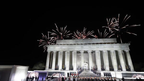Fogos de artifício em evento às vésperas da tomada de posse de Donald Trump, no Lincoln Memorial - Sputnik Brasil