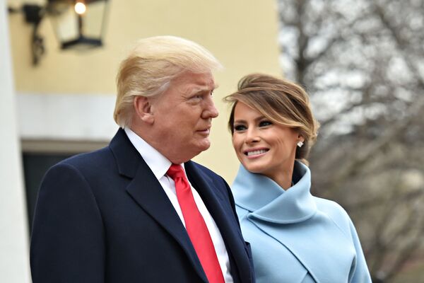 Presidente dos EUA com sua esposa Melania Trump, antes da cerimônia de tomada de posse - Sputnik Brasil